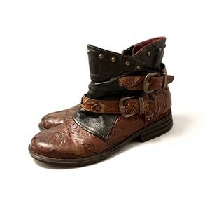 L'ARTISTE Claudine Ankle Boots Embossed Floral Leather Moto Booties Womens 38